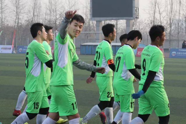 意甲-莱奥传射奇克破门 AC米兰2-1佛罗伦萨