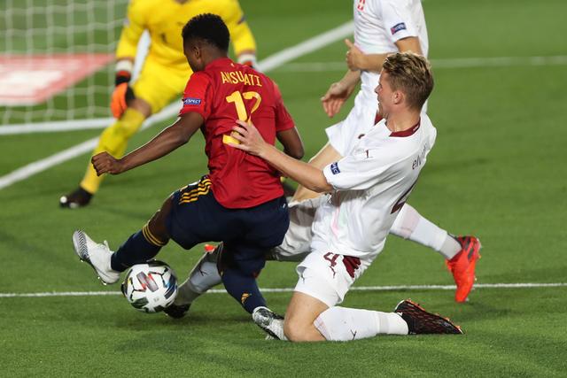 法甲晒梅西世界杯回应C罗：他在38度高温下踢球